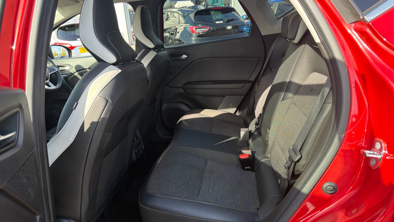 Renault Captur 1.6 E-Tech full hybrid 145 Techno 5dr Auto Hybrid Hatchback